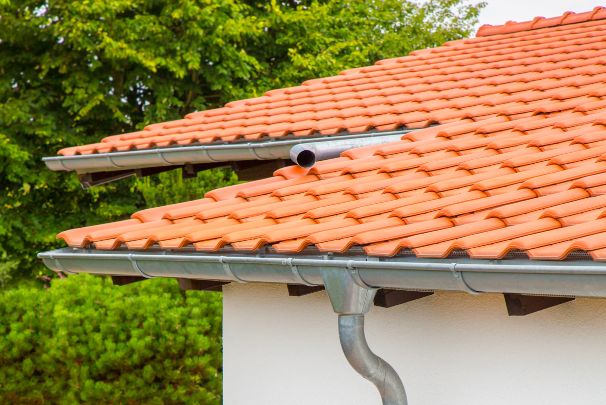 Zinguerie — gouttières et chéneaux en zinc — Couvreur Saint Servant Saint-Servant